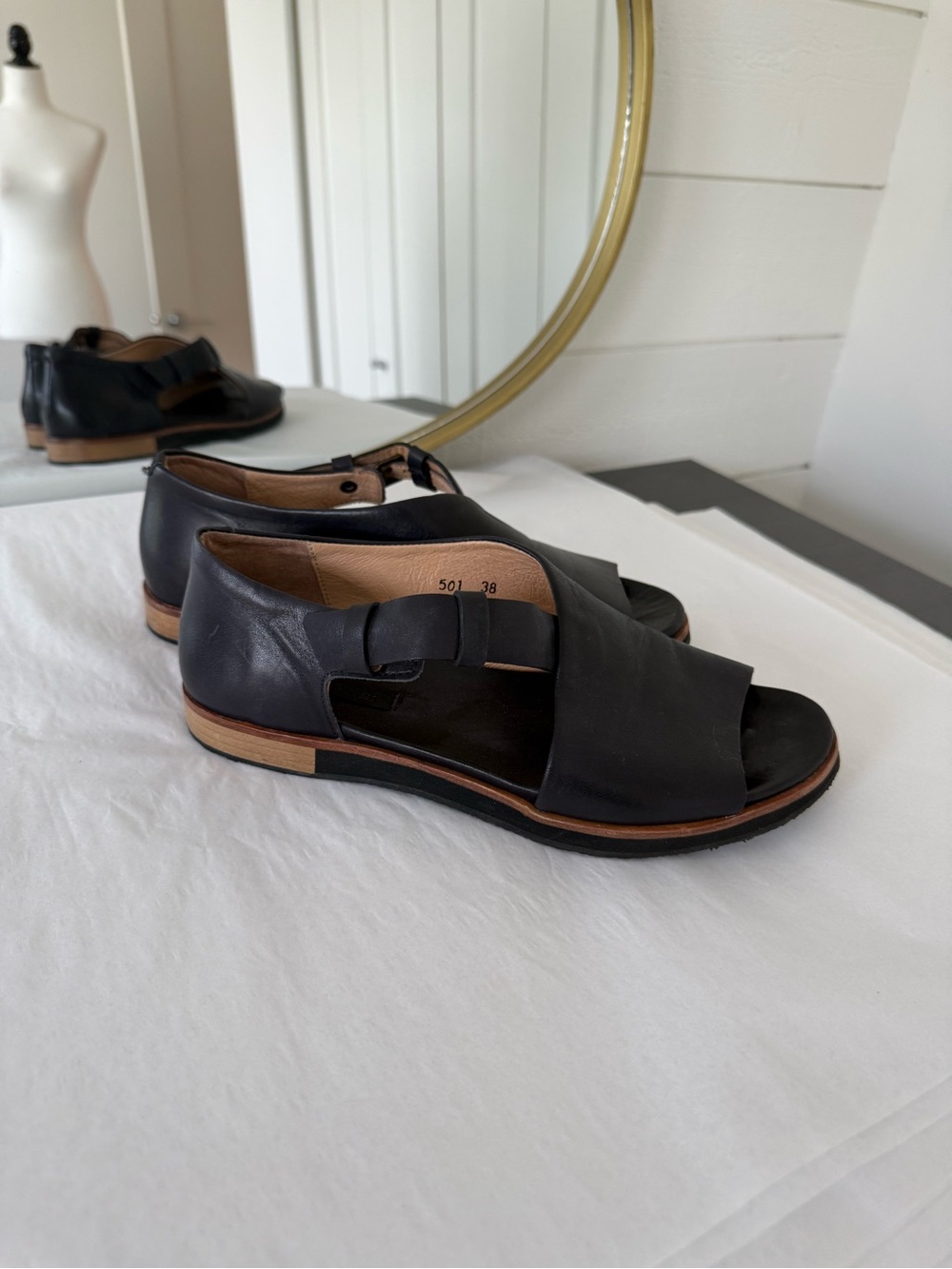 Women's Black Leather Open-Side Sandals with Buckle